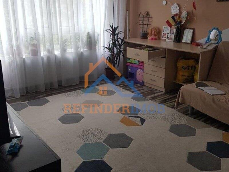 Ozana apartament 4 camere de vanzare