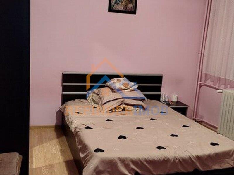 Ozana apartament 4 camere de vanzare