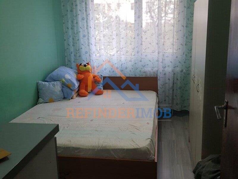 Ozana apartament 4 camere de vanzare