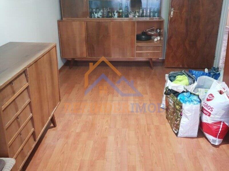 Ozana apartament 4 camere de vanzare