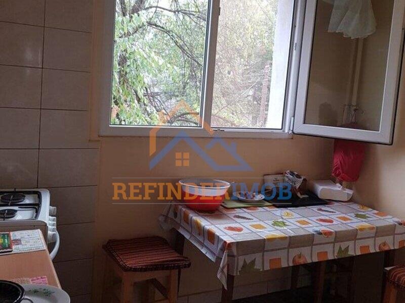 Ozana apartament 4 camere de vanzare